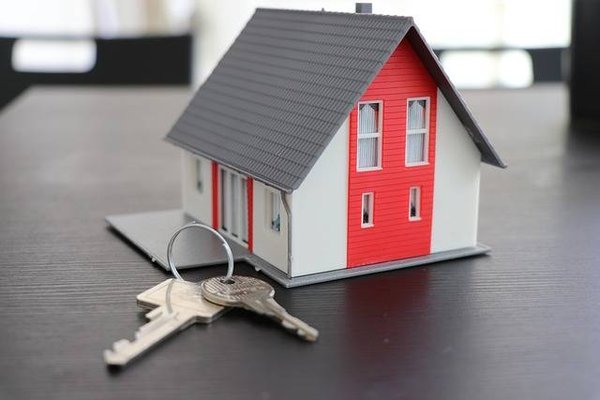 10 Astuces Incontournables pour Choisir la Meilleure Agence Immobilière en Ligne